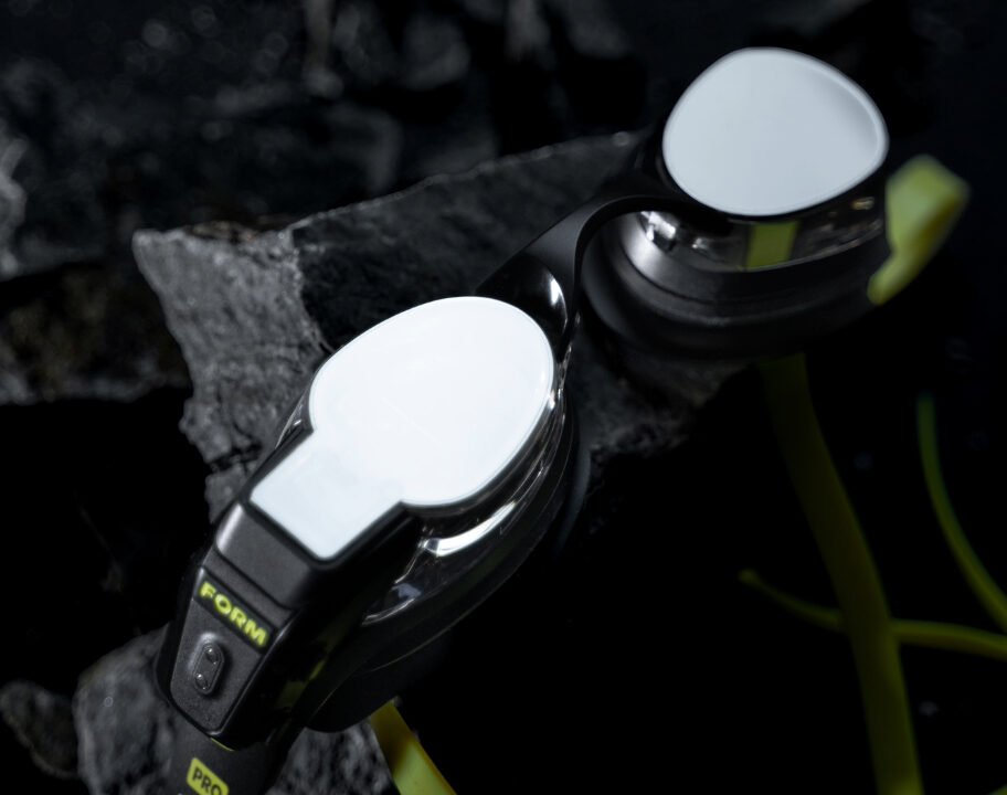FORM Smart Swim 2 PRO lens close up