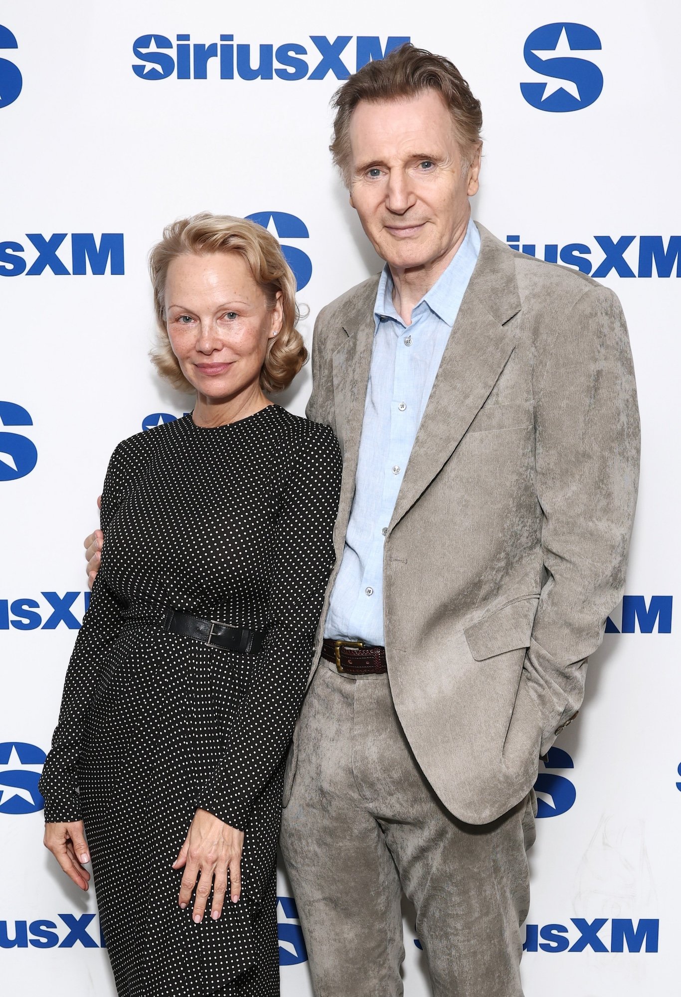 GettyImages-2227746338 Liam Neeson Reveals 1st Impression of 'Hot' Pamela Anderson Amid Romance