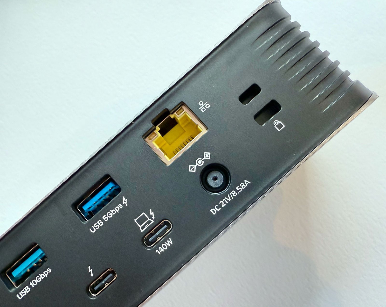 Plugable Thunderbolt 5 Docking Station ports 2