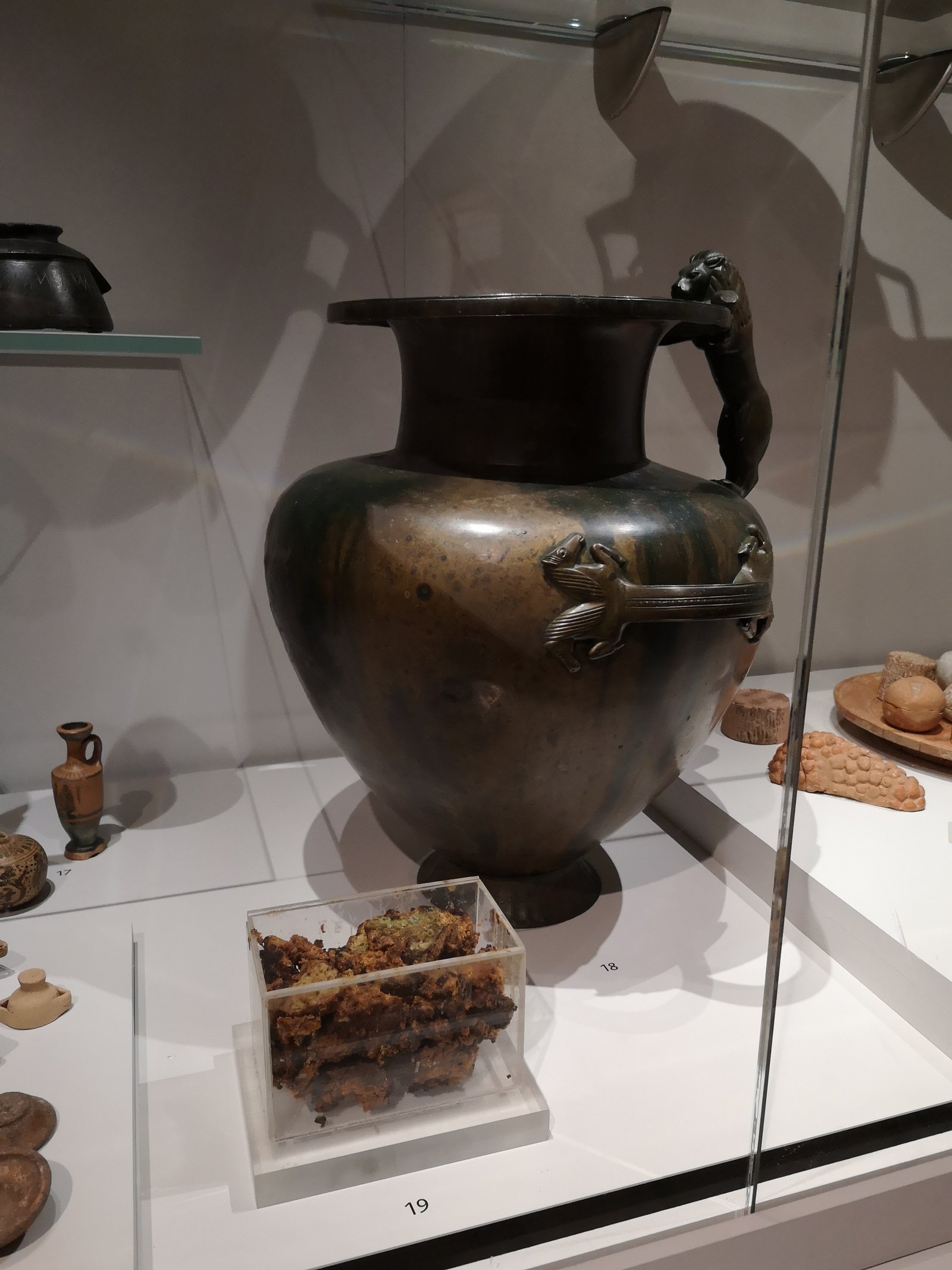 a bronze jar on display in a musuem