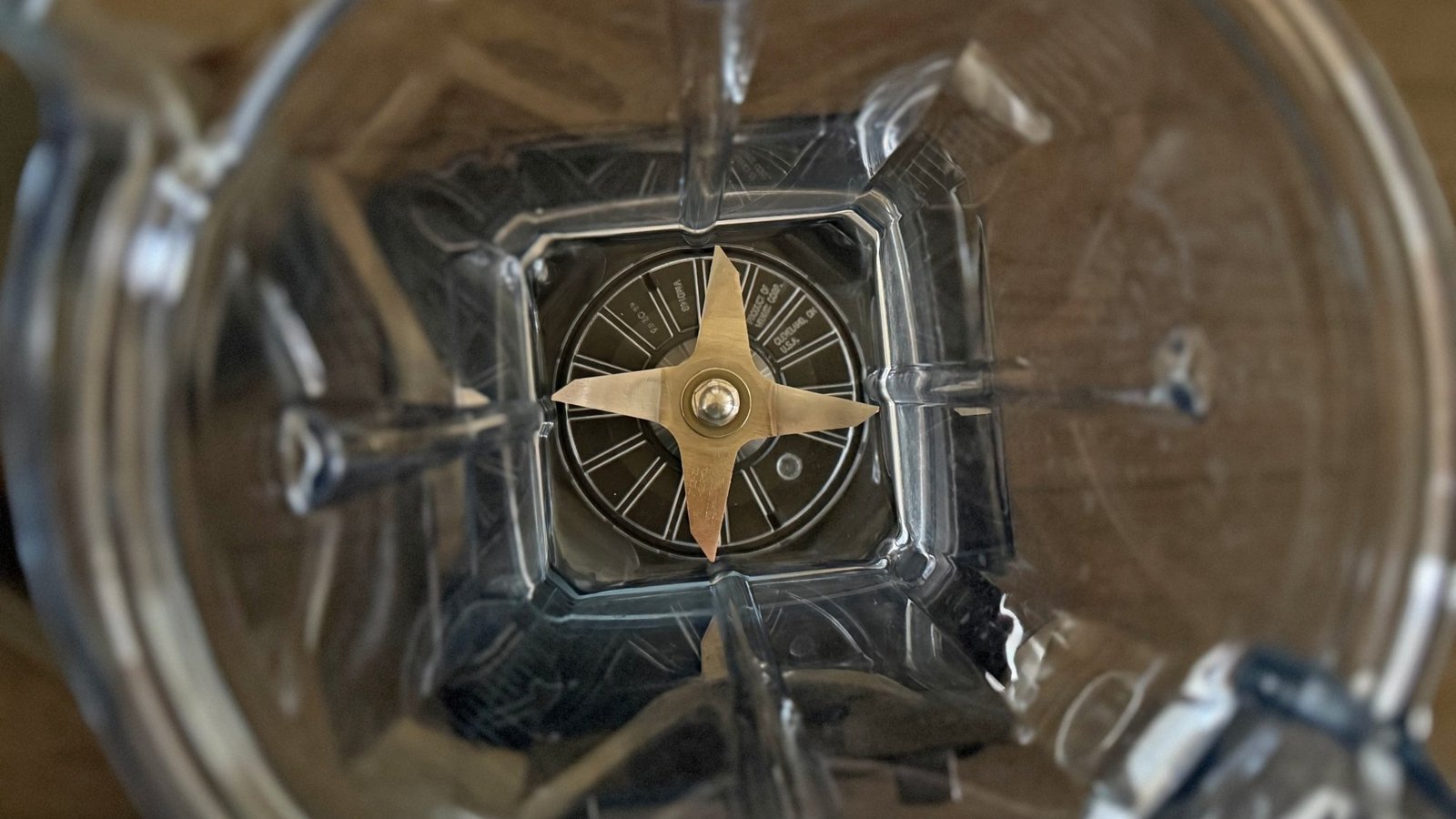The inside of the Vitamix Explorian E310's container.