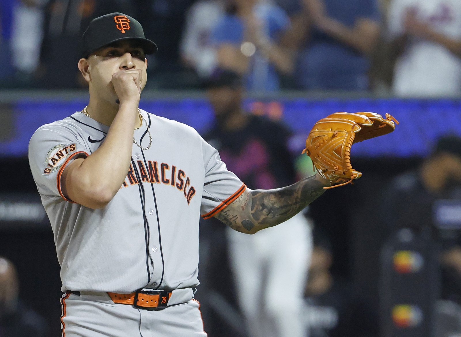 Former Met and new Giant José Buttó reacts on the mound during the eighth inning of the Amazin's 4-3, 10-inning loss.