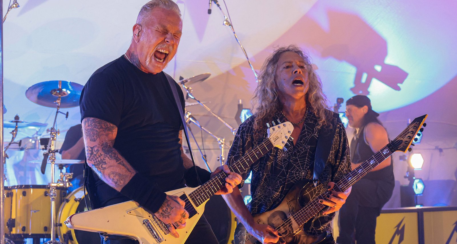 James Hetfield and Kirk Hammett perform live on SiriusXM, with Hetfield playing his white Flying V copy and Hammett playing his Mummy ESP signature model