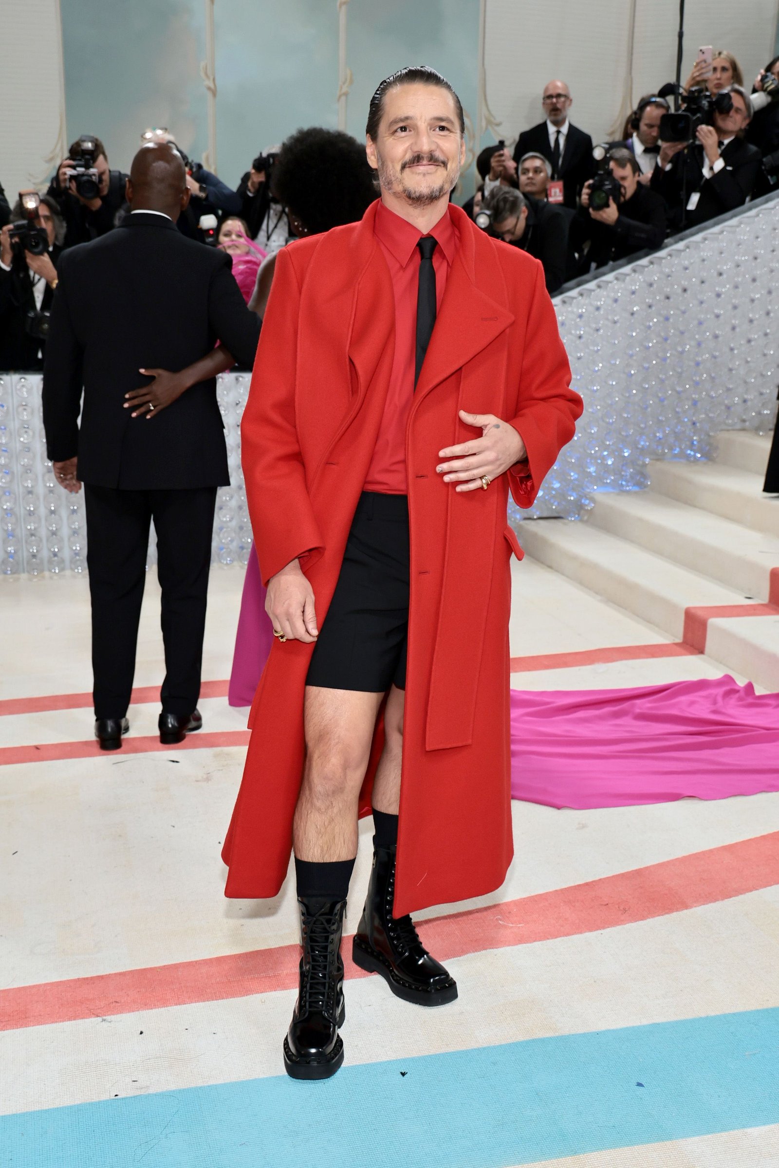 new york, new york may 01: pedro pascal attends the 2023 met gala celebrating karl lagerfeld: a line of beauty at the metropolitan museum of art on may 01, 2023 in new york city. (photo by jamie mccarthy/getty images)