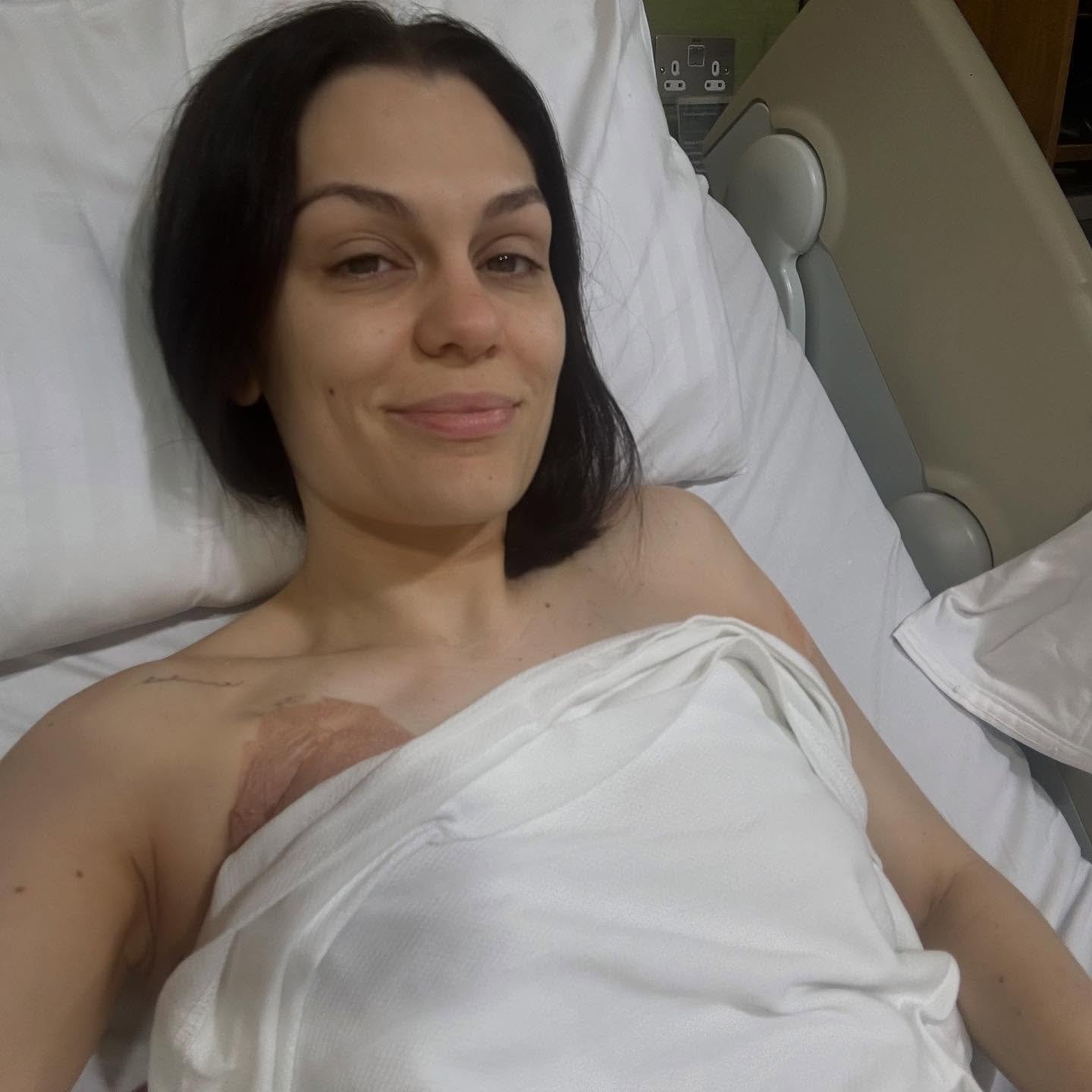 Jessie J in the hospital 