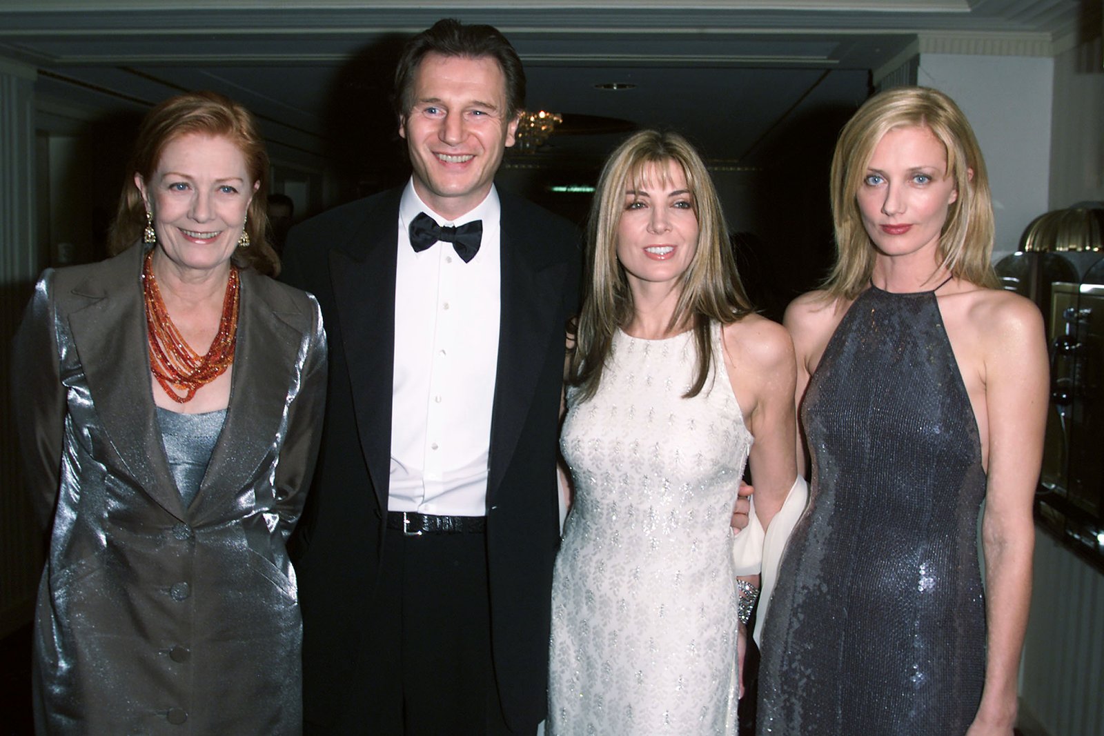 Liam Neeson, Natasha Richardson, Joely Richardson, Vanessa Redgrave in 2000